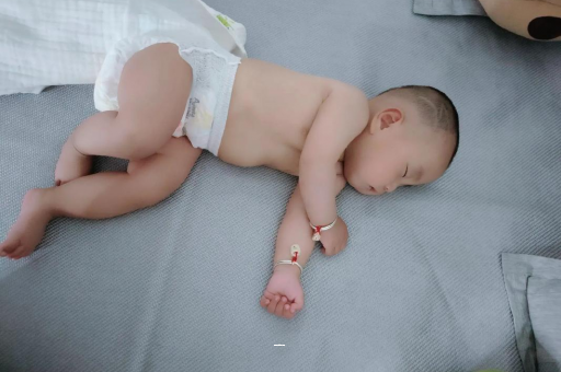海拉尔宝宝脚心出汗怎么回事
